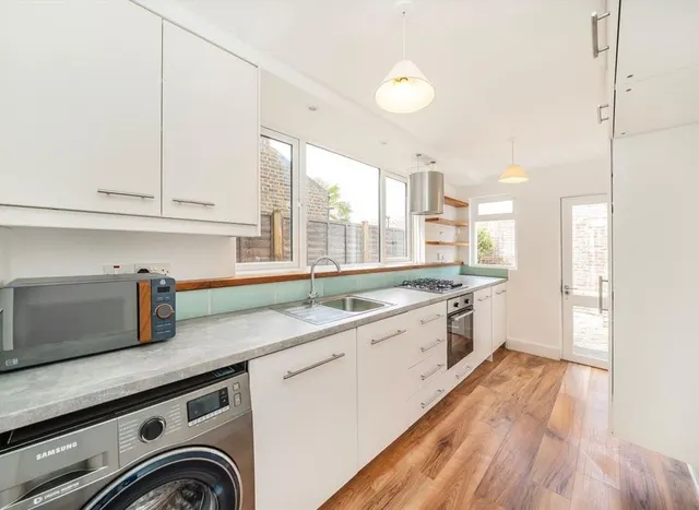 Photo 3 — Braemar Road, Brentford, TW8