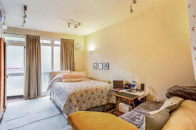 Photo 2 — Archway Mews, London, SW15