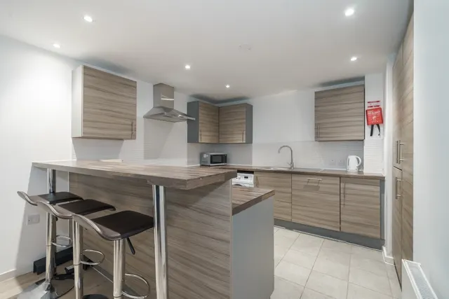 Lakeside Way, Wembley, HA9, photo 1