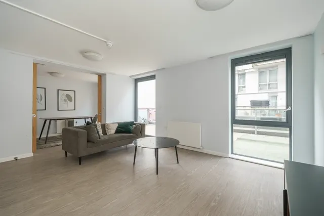 Lakeside Way, Wembley, HA9, photo 3
