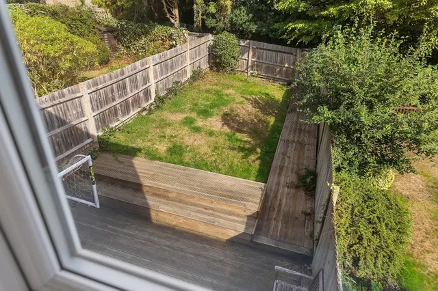 Hillview, London, SW20, photo 2