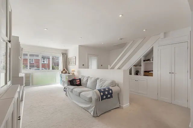 Hillview, London, SW20, photo 3