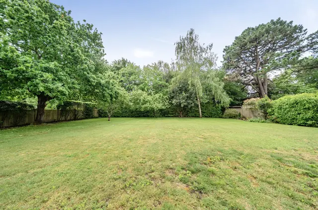 Fishbourne Road East, PO19, photo 3