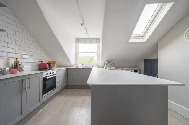 Photo 3 — Top Floor, 2 Veronica Road, London
