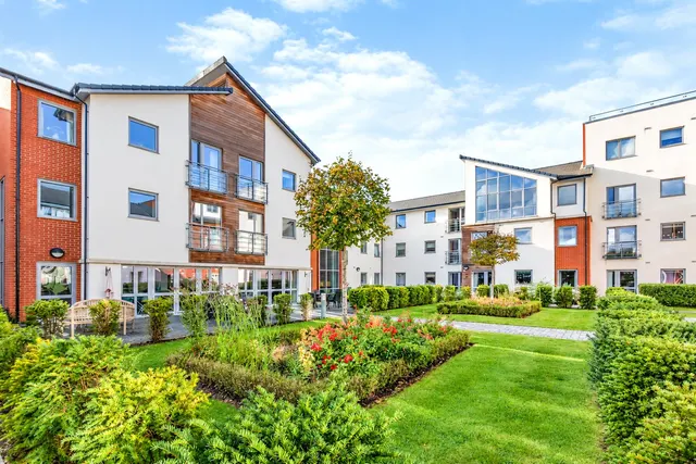 Kings Place, Fleet, Hampshire, GU51 3FS, photo 1
