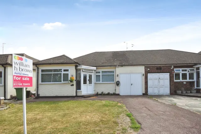 Millbrook Gardens, Gidea Park, RM2, photo 1