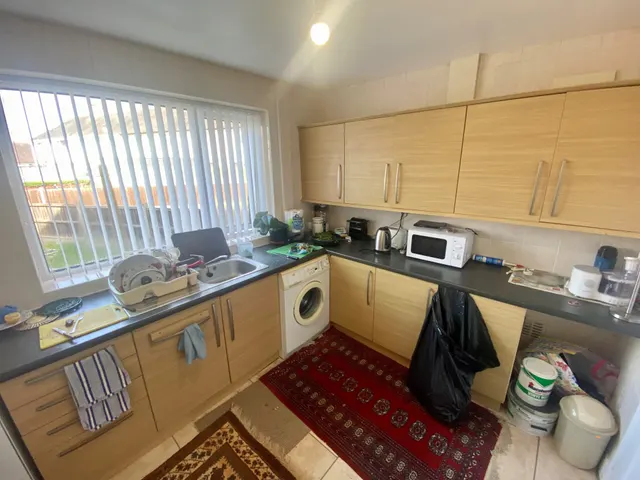 Photo 2 — Conifer Crescent, Clifton