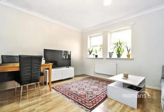 Morton Close, Uxbridge, UB8, photo 2