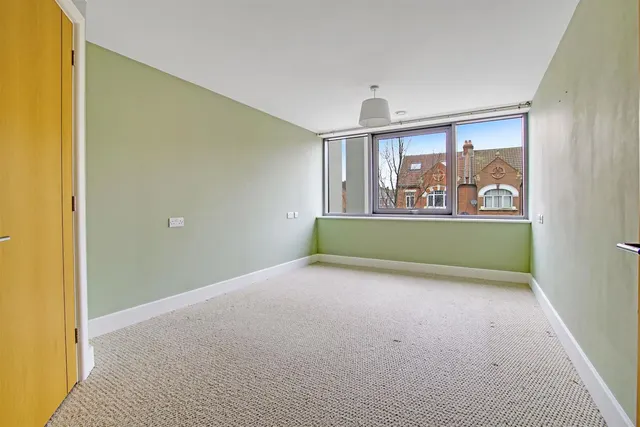 Kingston Road, Raynes Park, SW20, photo 3