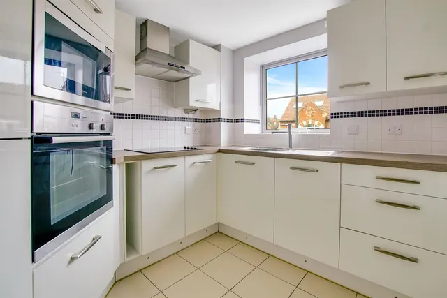 Kingston Road, Raynes Park, SW20, photo 2