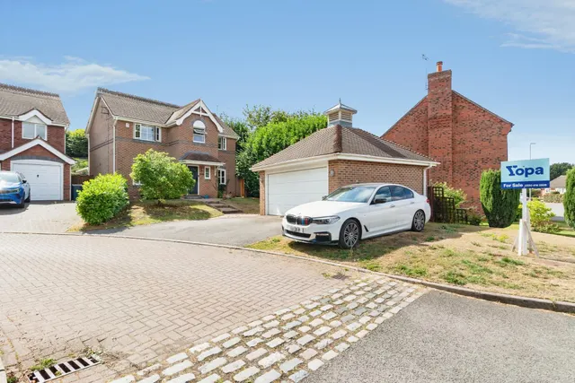 Greenacre, Hixon, ST18, photo 1