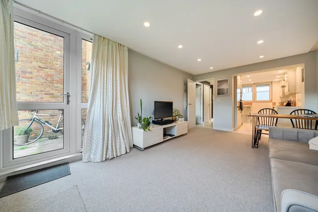 Photo 3 — Woodland Grove, SE10