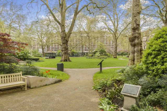 Portman Square, Marylebone, W1H, photo 1