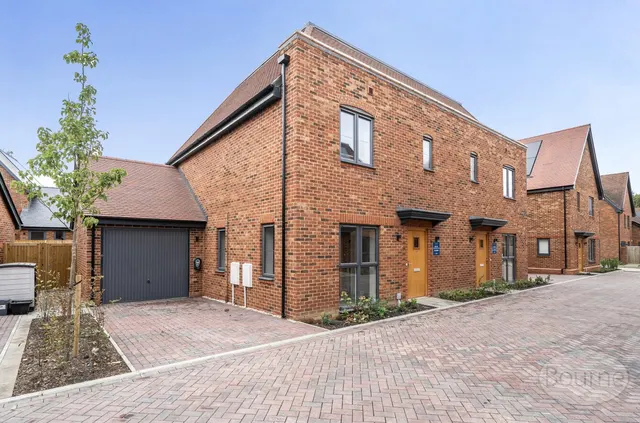 Brookwood Road, Petersfield, GU31, photo 1