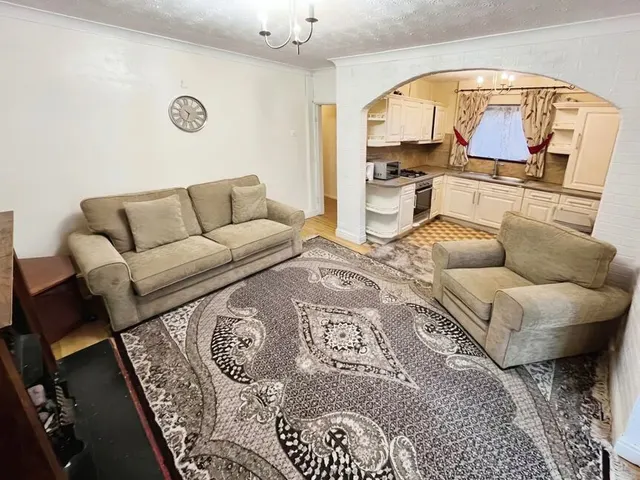 Clayton Road, Newcastle, ST5, photo 2