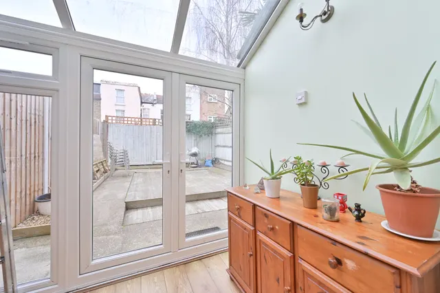 Photo 3 — 6a Linacre Road, London