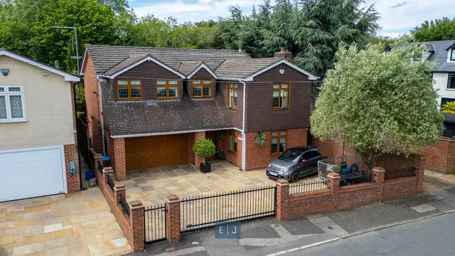 Stanmore Way, Loughton, photo 1