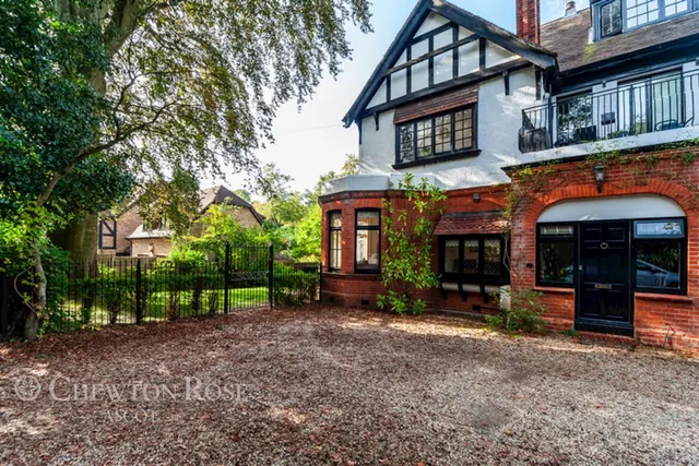 Burleigh Road, Ascot, photo 2