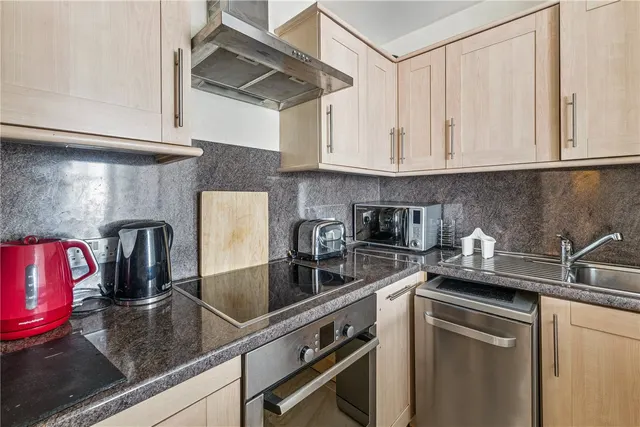 Queens Court, Queensway, W2, photo 3