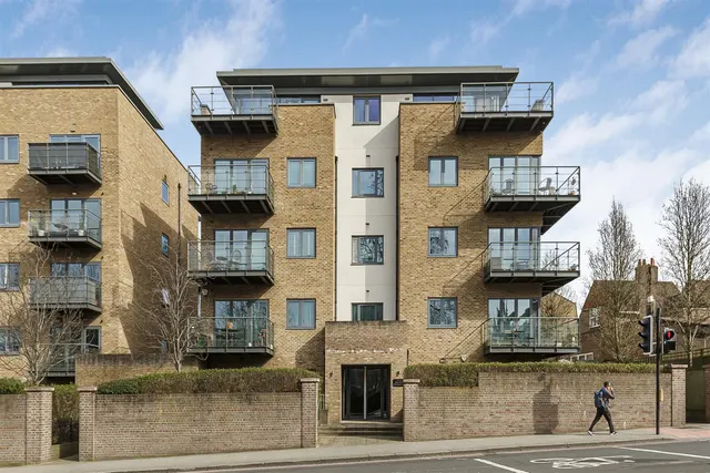 Roehampton Lane, London, SW15, photo 3