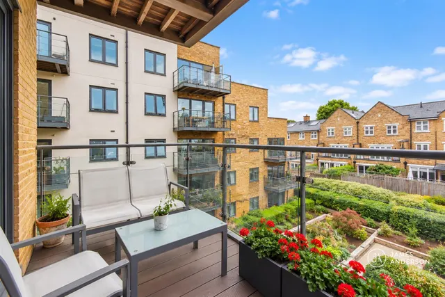 Roehampton Lane, London, SW15, photo 2