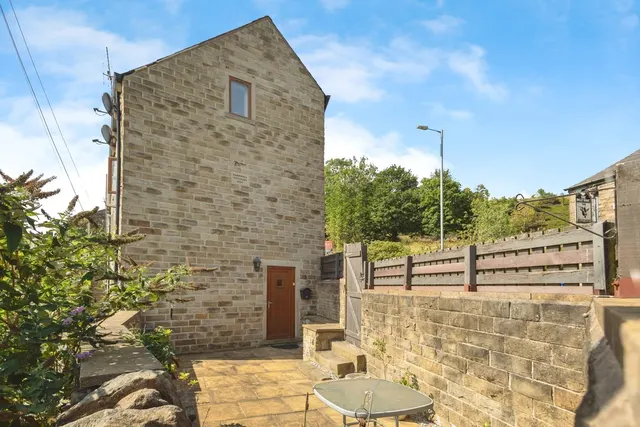 Stamford Street, Mossley, Ashton-under-Lyne, Greater Manchester, OL5, photo 1