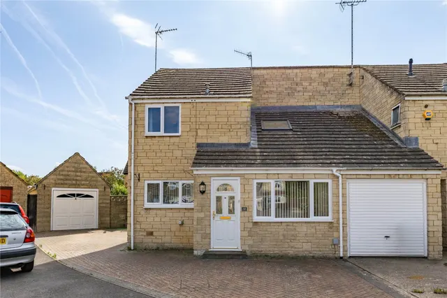 Rose Way, Cirencester, GL7, photo 1