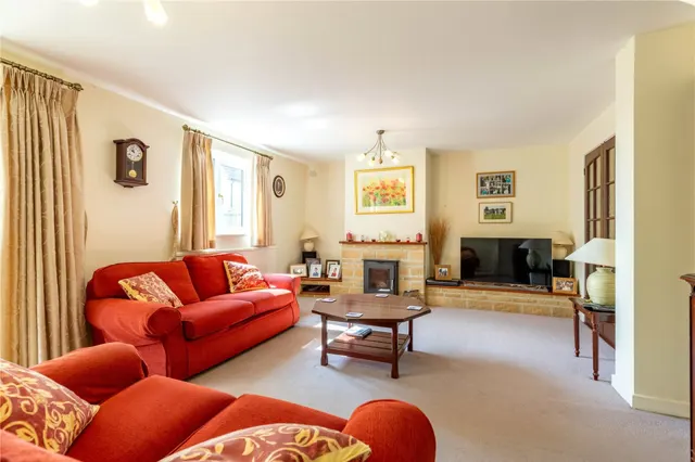 Rose Way, Cirencester, GL7, photo 2