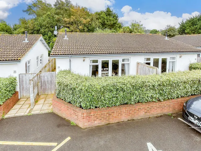 Fort Warden Road, Totland Bay, PO39, photo 1