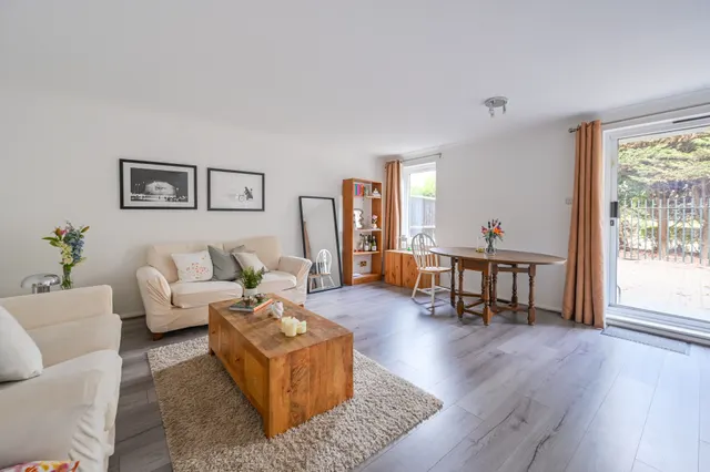 8 Conant Mews, London, photo 1