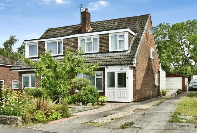 Lynton Drive, High Lane, Stockport, Greater Manchester, SK6, photo 1