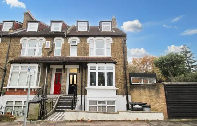 2B (Basement) Clarendon Road, South Woodford E18 2AW