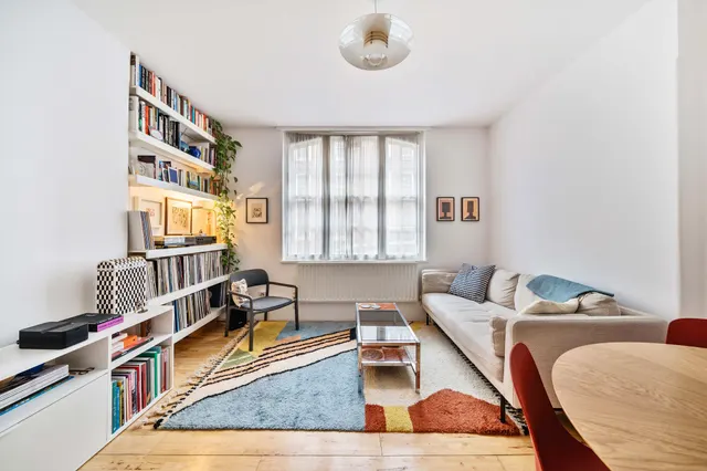 Flat 1 Block O, Peabody Estate, Camberwell Green, London, photo 1