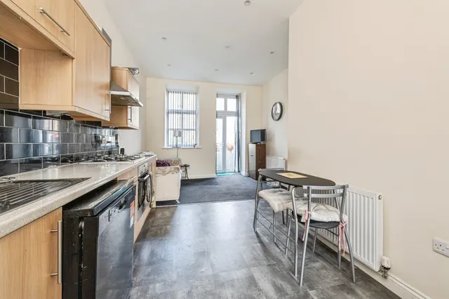 Brunswick Place, Heckmondwike, WF16, photo 3