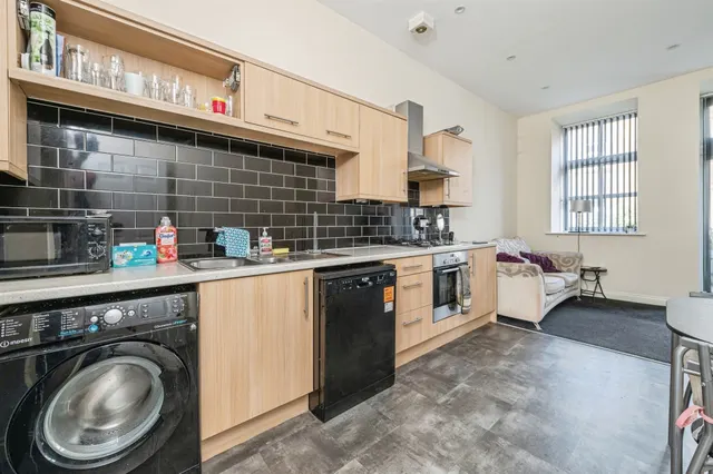 Brunswick Place, Heckmondwike, WF16, photo 2