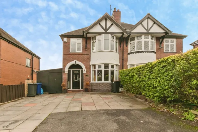 Lincoln Avenue, Newcastle, ST5, photo 1