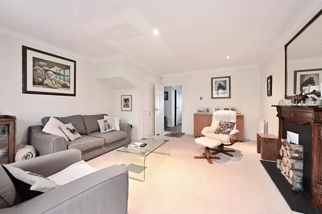 Photo 3 — Dean Close, Ash, Guildford, Surrey, GU12 6BU