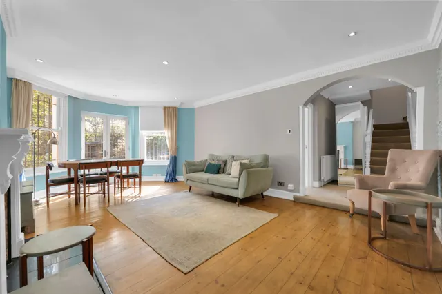 Christchurch Avenue, London, NW6, photo 1