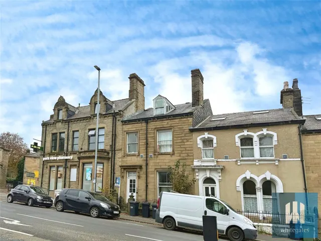 Trinity Street, Huddersfield, HD1, photo 1