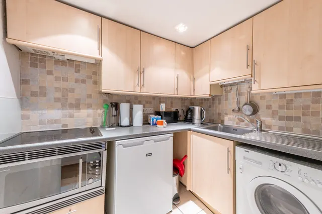 Photo 3 — Flat 2, 12 Westbourne Terrace, London
