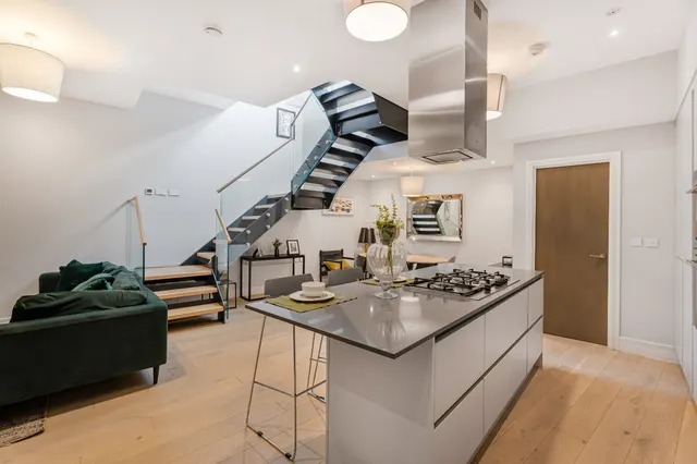 Avery Walk, London, SW11, photo 1