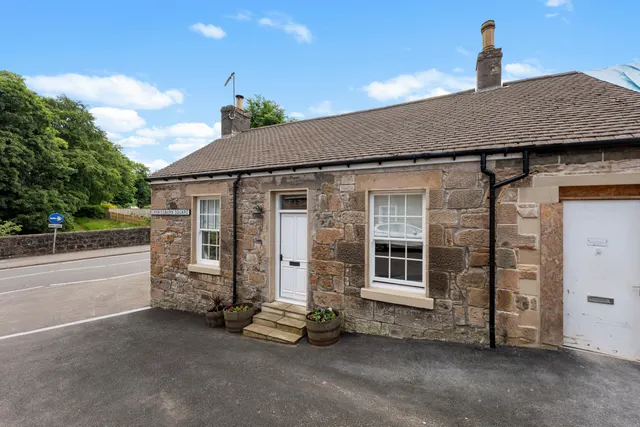 1 Canniesburn Square, Bearsden, G61 1QW, photo 1