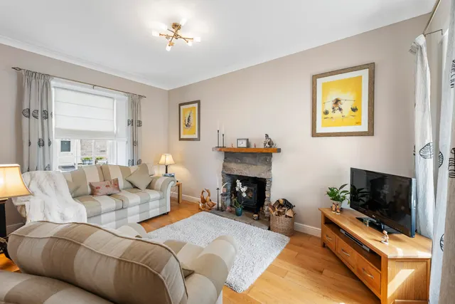 Photo 2 — 1 Canniesburn Square, Bearsden, G61 1QW