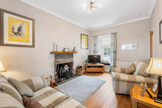 Photo 3 — 1 Canniesburn Square, Bearsden, G61 1QW
