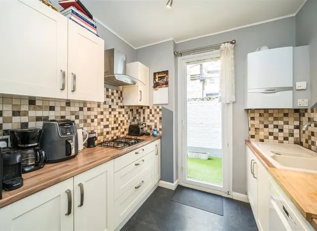 Photo 3 — Poynders Road, Clapham, SW4