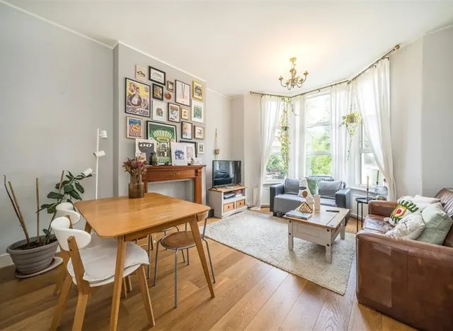 Photo 2 — Poynders Road, Clapham, SW4