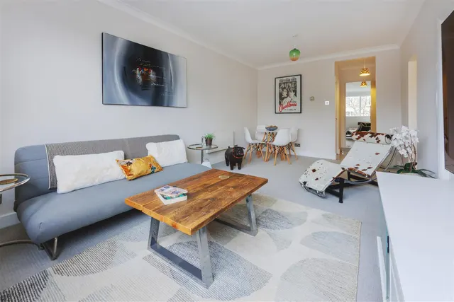 Haverstock Hill, London, NW3, photo 1