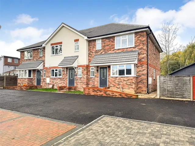 Holly Road, Aldershot, Hampshire, GU12 4SG, photo 1
