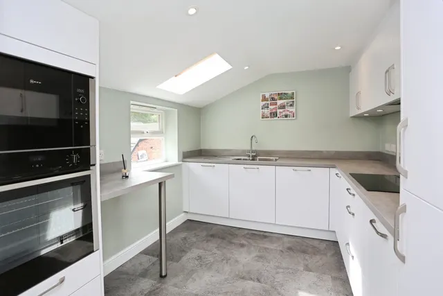 Heaton Moor Road, Stockport, SK4, photo 2