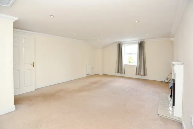 Heaton Moor Road, Stockport, SK4, photo 3
